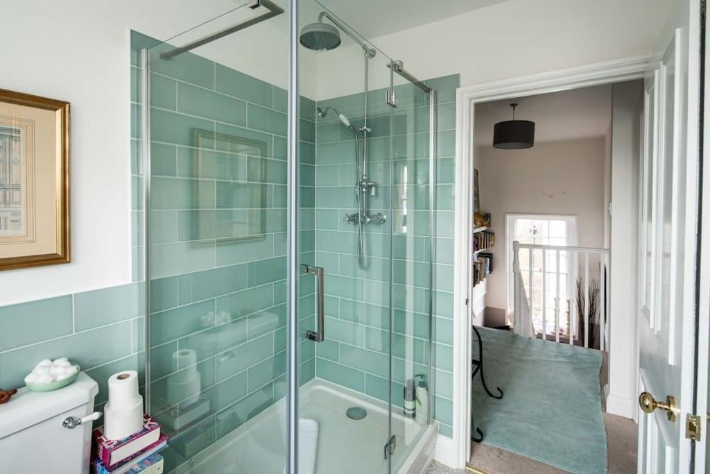 Artists Comfy Home, Near Camden Market * Londra